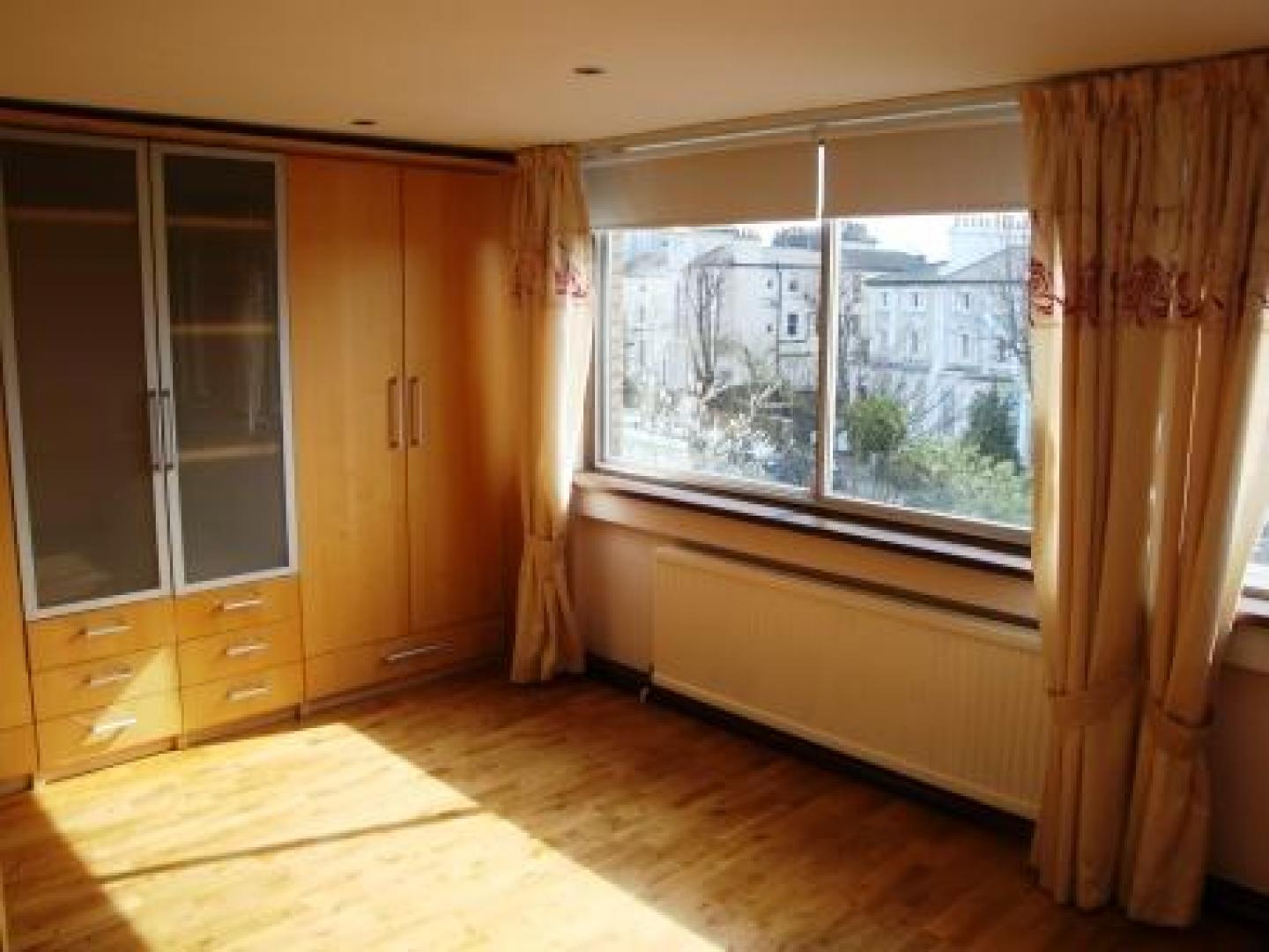 			NEW INSTRUCTION, 5 Bedroom, 1 bath, 1 reception House			 Abbey Road, WEST/SOUTH HAMPSTEAD